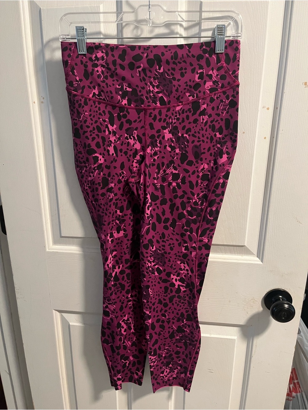 🍋LIKE NEW Lululemon Cheetah Camo Magenta Base Pace HR Running Tight 25" - Sz 8